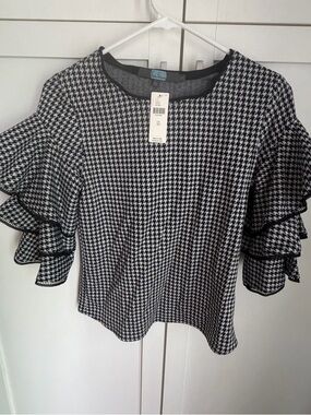 Eva Franco Black & White Houndstooth Ruffle-Sleeve Blouse